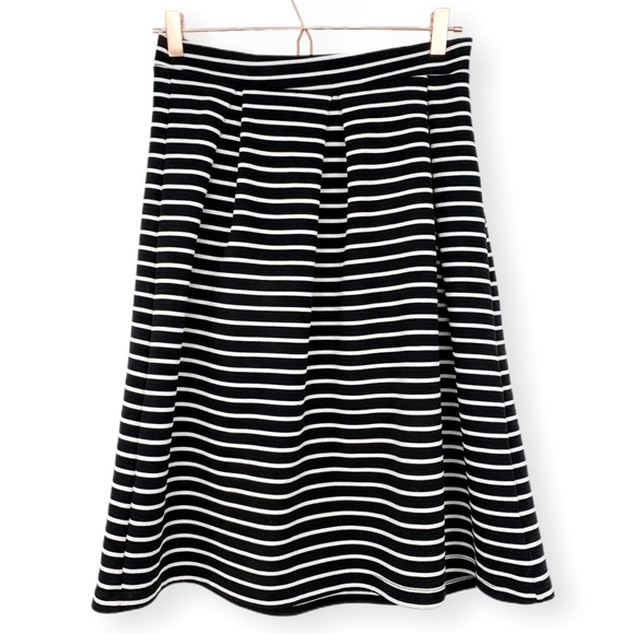 Romeo + Juliet Couture Blk White Stripe Knit Skirt - Picture 2 of 7
